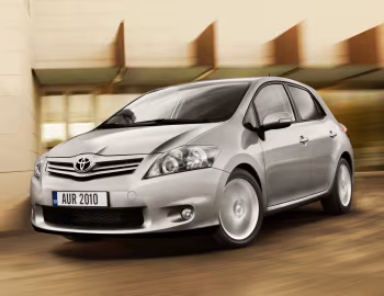 Toyota Auris 5-door '2010–12