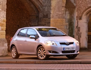 Toyota Auris 5-door [UK-spec] '2007–10