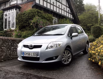 Toyota Auris 5-door [UK-spec] '2007–10