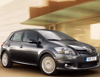 Toyota Auris 5-door '2010–12