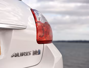 Toyota Auris HSD [UK-spec] '2010–12