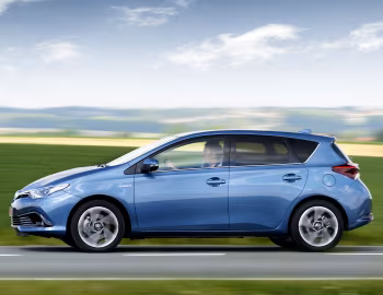 Toyota Auris Hybrid [EU-spec] '2015–18
