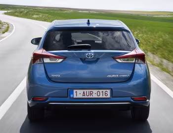 Toyota Auris Hybrid [EU-spec] '2015–18