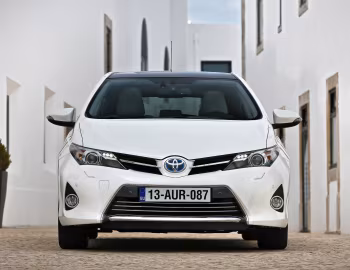 Toyota Auris Hybrid '2012–15