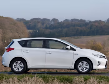 Toyota Auris Hybrid [UK-spec] '2012–15