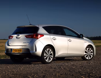 Toyota Auris Hybrid [UK-spec] '2012–15