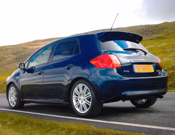Toyota Auris SR 5-door [UK-spec] '2008–10