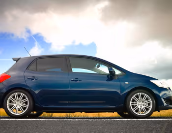Toyota Auris SR 5-door [UK-spec] '2008–10