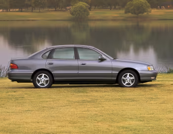1998–99 Toyota Avalon XLS [North America] (MCX10) '1997–08.1999