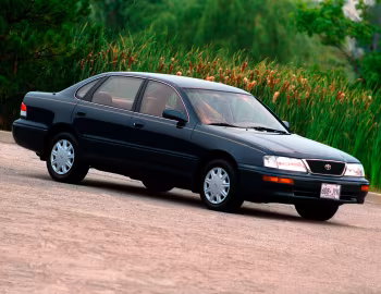 1995–97 Toyota Avalon XL [North America] (MCX10) '09.1994–97