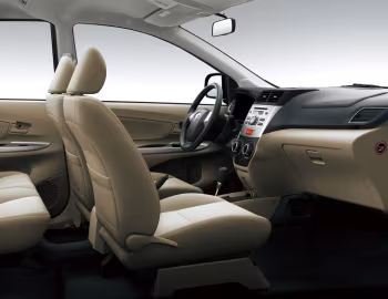 Интерьер Toyota Avanza '01.2012–15