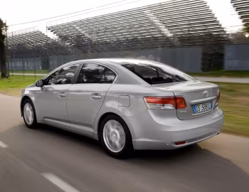 Toyota Avensis (T270) '2009–11