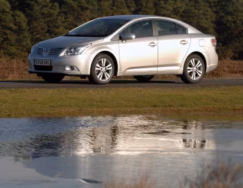 Toyota Avensis [UK-spec] (T270) '2009–11