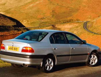 Toyota Avensis CDX Saloon [UK-spec] (T220) '1997–2000