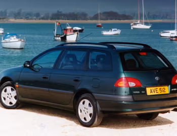Toyota Avensis GLS Estate [UK-spec] (T220) '1997–2000