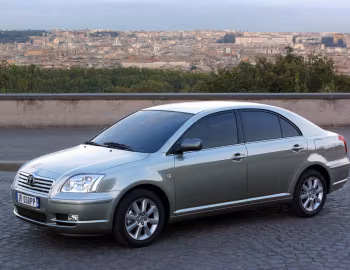 Toyota Avensis Hatchback '2003–06
