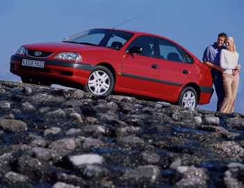 Toyota Avensis Liftback [Worldwide] (T220) '2000–03