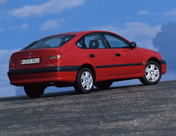 Toyota Avensis Liftback [Worldwide] (T220) '2000–03