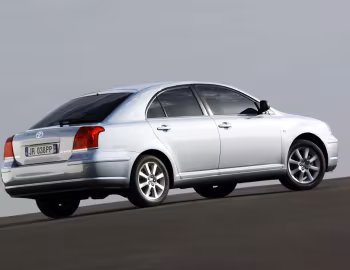 Toyota Avensis Hatchback '2003–06