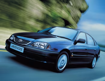 Toyota Avensis Liftback [UK-spec] (T220) '2000–03