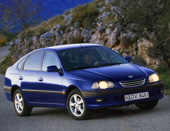 Toyota Avensis Liftback [Worldwide] (T220) '1997–2000