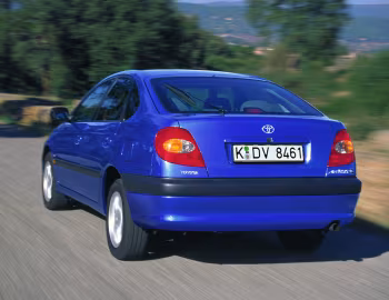 Toyota Avensis Liftback [Worldwide] (T220) '1997–2000