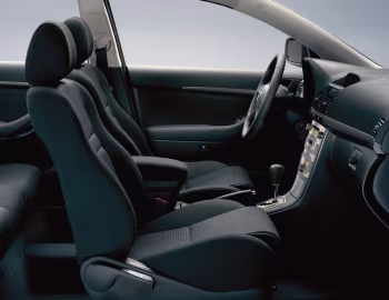 Interior Toyota Avensis Hatchback '2003–06