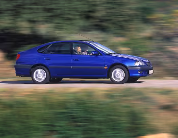Toyota Avensis Liftback [Worldwide] (T220) '1997–2000
