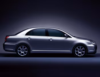 Toyota Avensis Sedan '2003–06