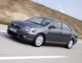 Toyota Avensis Sedan '2003–06