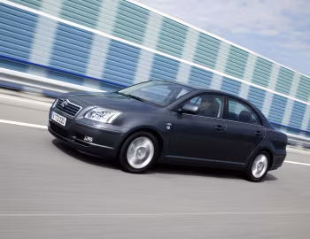 Toyota Avensis Sedan '2003–06