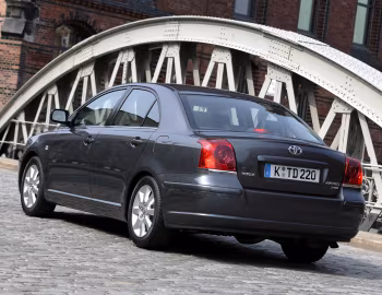Toyota Avensis Sedan '2003–06