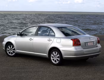 Toyota Avensis Sedan '2003–06