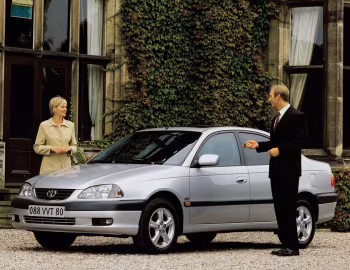 Toyota Avensis Sedan [Worldwide] (T220) '2000–03