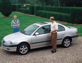 Toyota Avensis Sedan [Worldwide] (T220) '2000–03