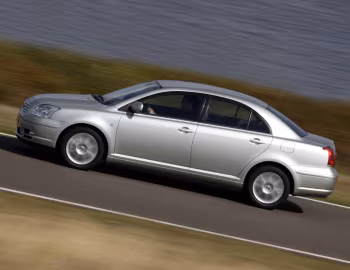 Toyota Avensis Sedan '2003–06