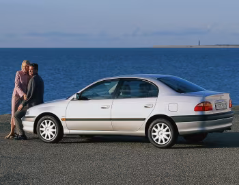 Toyota Avensis Sedan [Worldwide] (T220) '2000–03