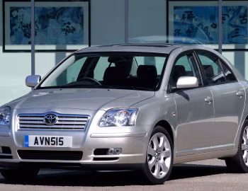 Toyota Avensis Saloon [UK-spec] '2003–06