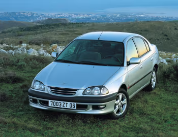 Toyota Avensis Sedan [Worldwide] (T220) '1997–2000