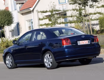 Toyota Avensis Sedan '2003–06