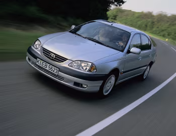 Toyota Avensis Sedan [Worldwide] (T220) '2000–03