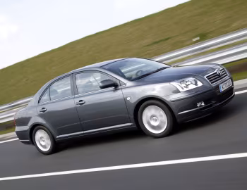 Toyota Avensis Sedan '2003–06