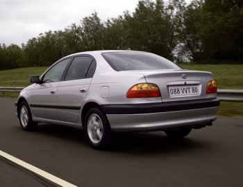 Toyota Avensis Sedan [Worldwide] (T220) '2000–03