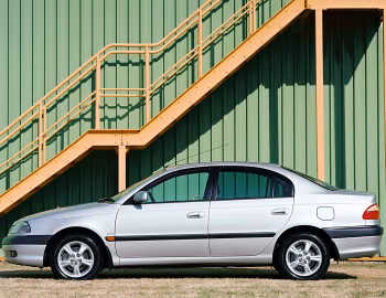 Toyota Avensis Saloon [UK-spec] (T220) '2000–03