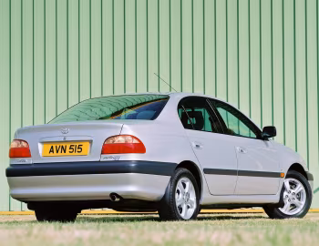 Toyota Avensis Saloon [UK-spec] (T220) '2000–03