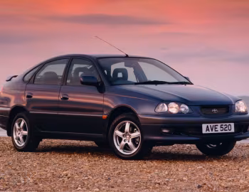 Toyota Avensis SR [UK-spec] (T220) '1997–2000