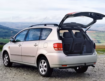 Toyota Avensis Verso GLS [UK-spec] '08.2001–07.2003