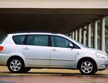 Toyota Avensis Verso GLS [UK-spec] '08.2001–07.2003