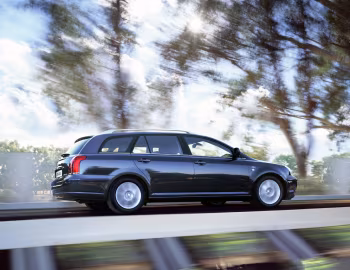 Toyota Avensis Wagon '2003–06