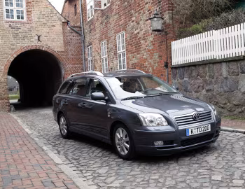 Toyota Avensis Wagon '2003–06